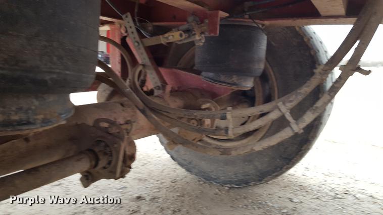 image for item EN9661 2007 Yellow X Trailers silage trailer