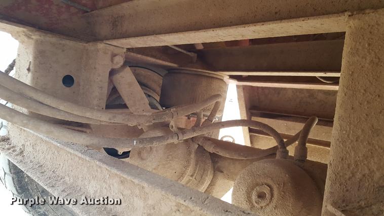 image for item EN9661 2007 Yellow X Trailers silage trailer