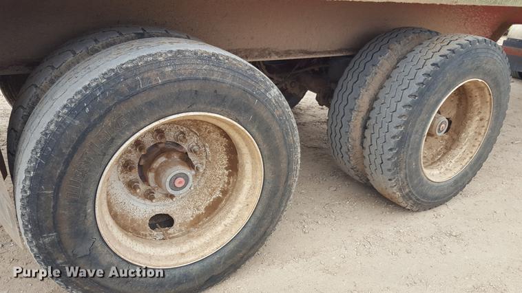 image for item EN9661 2007 Yellow X Trailers silage trailer