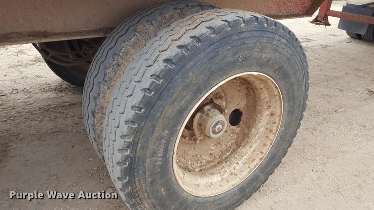 image for item EN9661 2007 Yellow X Trailers silage trailer