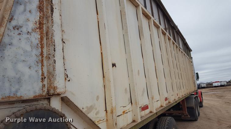 image for item EN9661 2007 Yellow X Trailers silage trailer