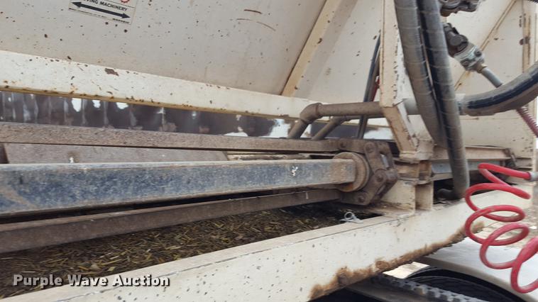 image for item EN9661 2007 Yellow X Trailers silage trailer