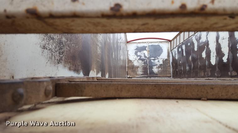 image for item EN9661 2007 Yellow X Trailers silage trailer