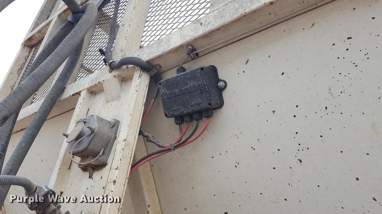 image for item EN9661 2007 Yellow X Trailers silage trailer