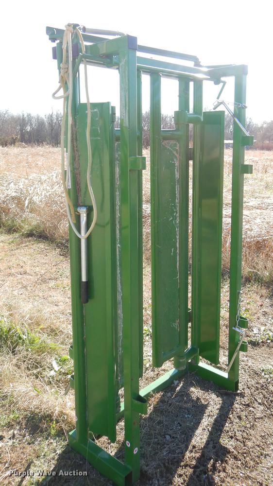 Bi-Fold livestock chute gate in Nowata, OK | Item EW9683 sold | Purple Wave