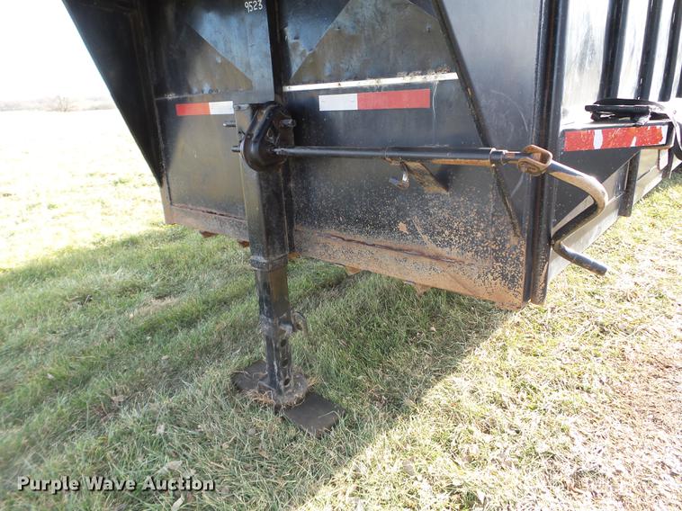 image for item EW9791 1998 Coose livestock trailer