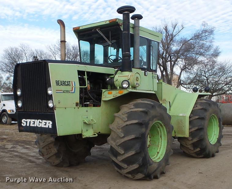 image for item EW9801 1983 Steiger Bearcat III ST225 4WD tractor