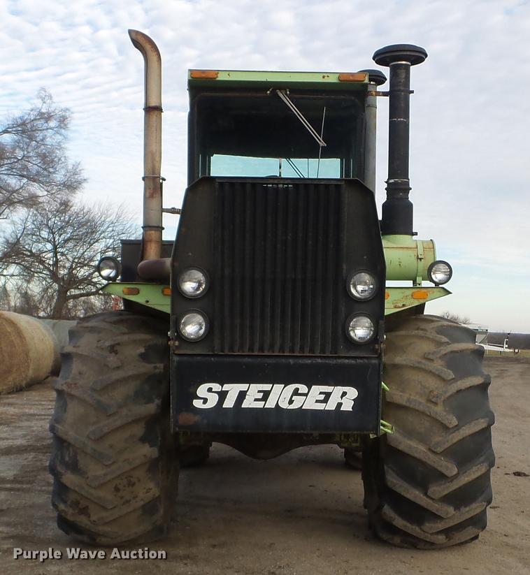 image for item EW9801 1983 Steiger Bearcat III ST225 4WD tractor