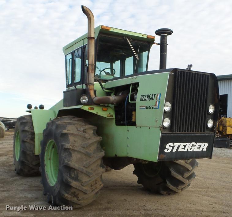image for item EW9801 1983 Steiger Bearcat III ST225 4WD tractor