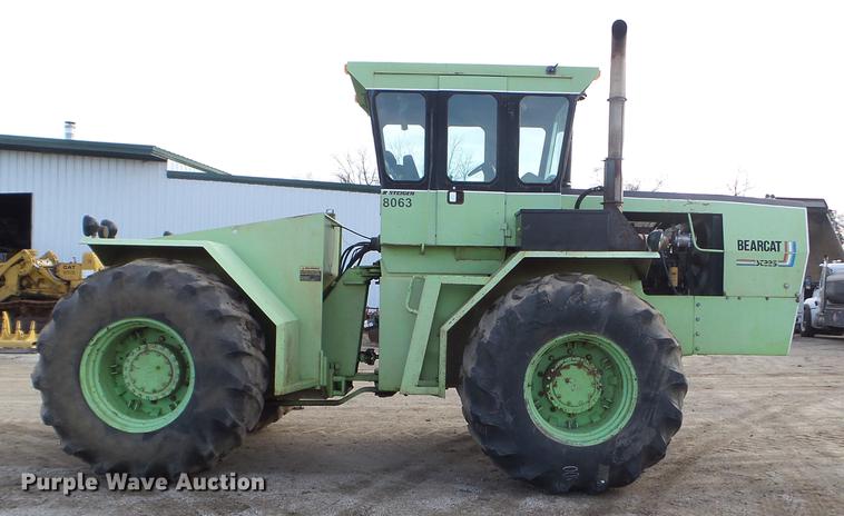 image for item EW9801 1983 Steiger Bearcat III ST225 4WD tractor