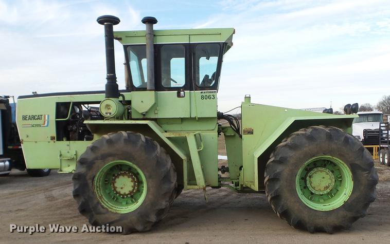 image for item EW9801 1983 Steiger Bearcat III ST225 4WD tractor
