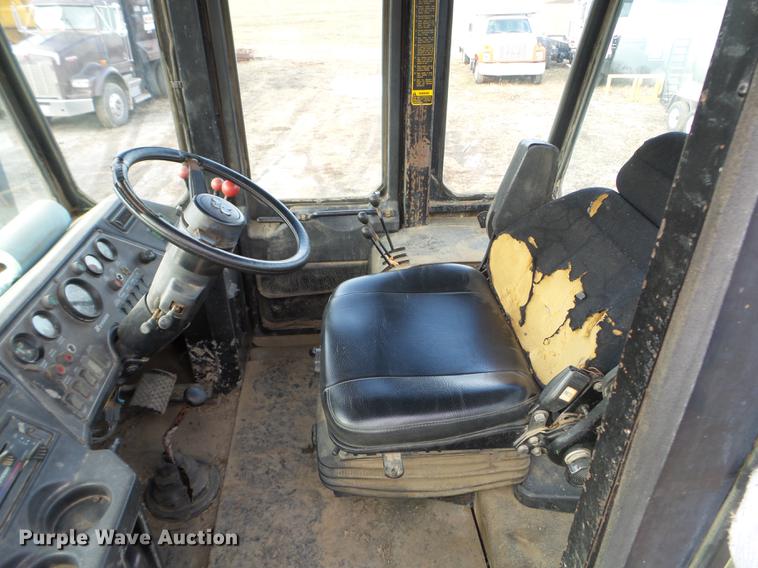 image for item EW9801 1983 Steiger Bearcat III ST225 4WD tractor