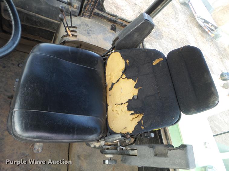 image for item EW9801 1983 Steiger Bearcat III ST225 4WD tractor