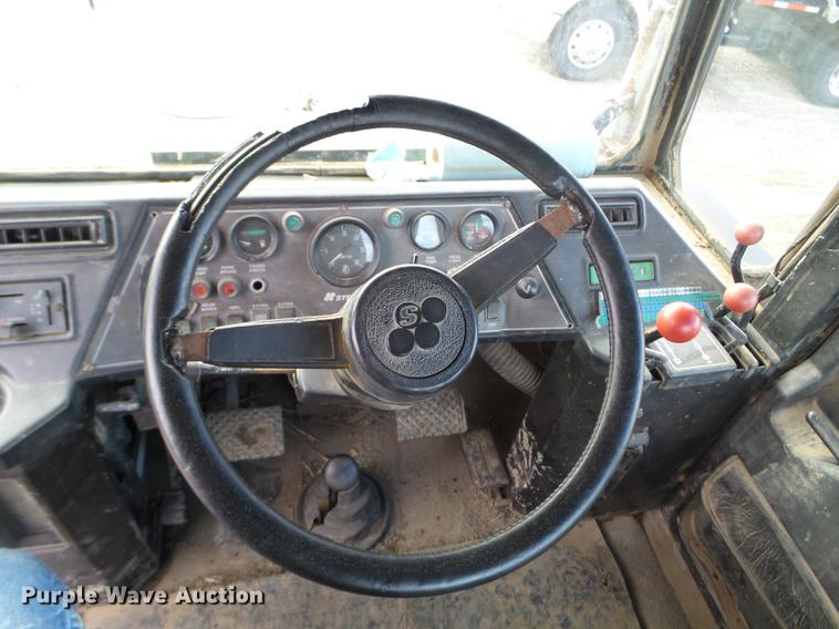 image for item EW9801 1983 Steiger Bearcat III ST225 4WD tractor