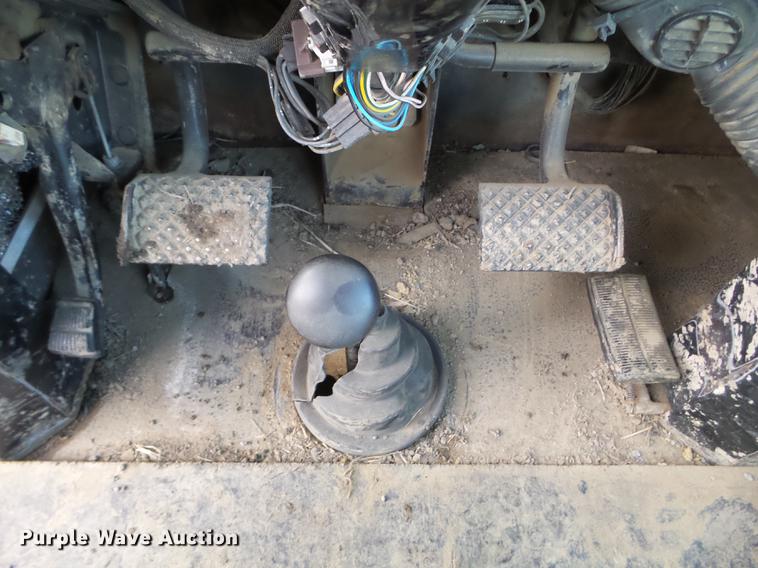 image for item EW9801 1983 Steiger Bearcat III ST225 4WD tractor