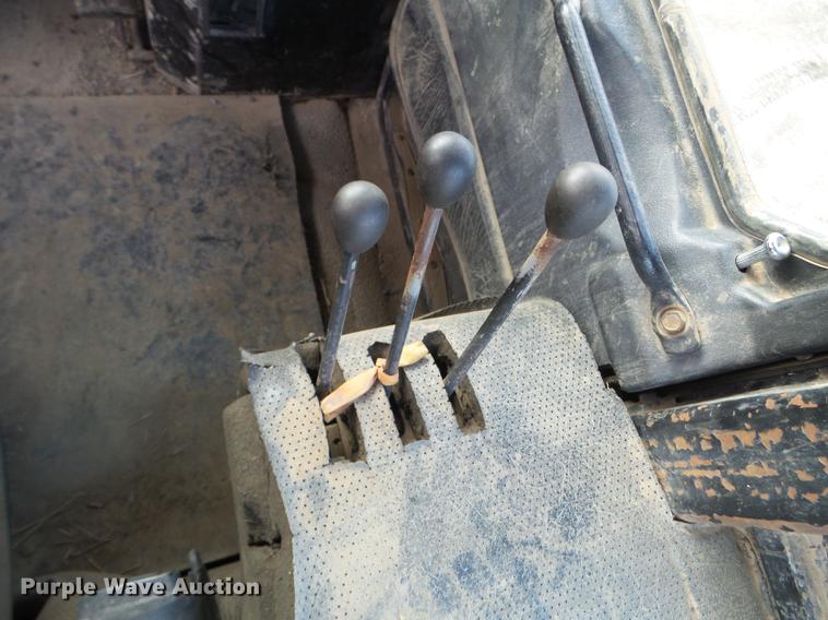 image for item EW9801 1983 Steiger Bearcat III ST225 4WD tractor