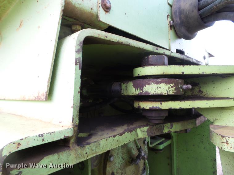 image for item EW9801 1983 Steiger Bearcat III ST225 4WD tractor