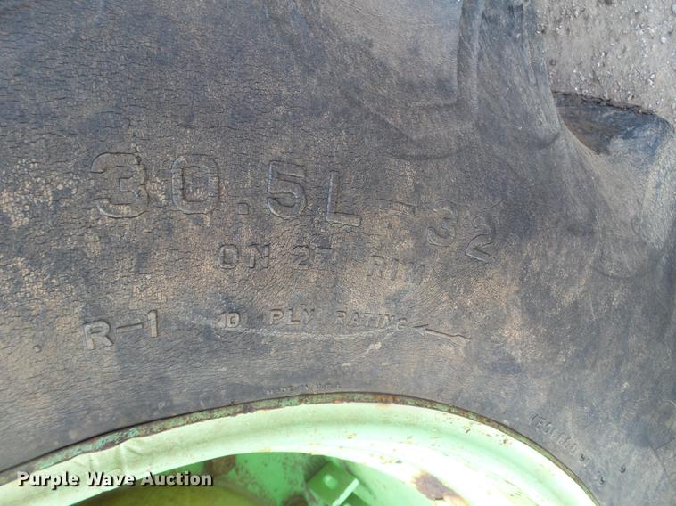 image for item EW9801 1983 Steiger Bearcat III ST225 4WD tractor