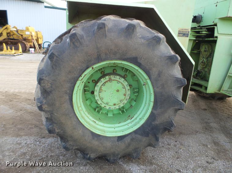 image for item EW9801 1983 Steiger Bearcat III ST225 4WD tractor