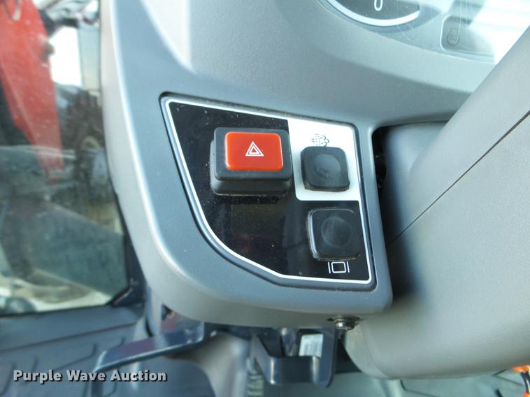 image for item EW9820 2013 Massey-Ferguson 1759 MFWD tractor