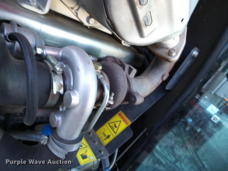 image for item EW9820 2013 Massey-Ferguson 1759 MFWD tractor