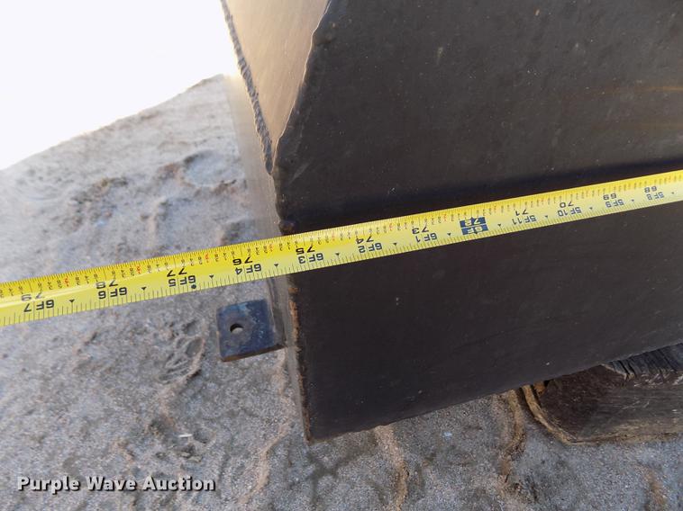 image for item FE9267 (2) fuel tanks