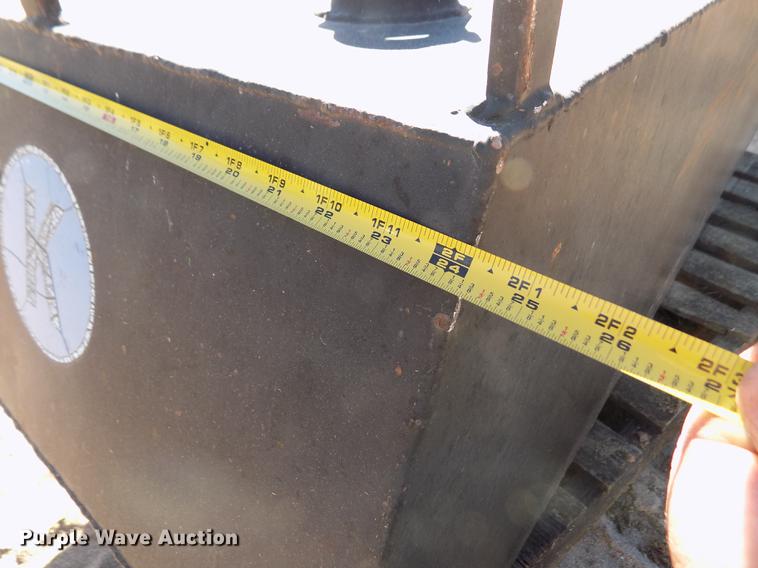 image for item FE9267 (2) fuel tanks