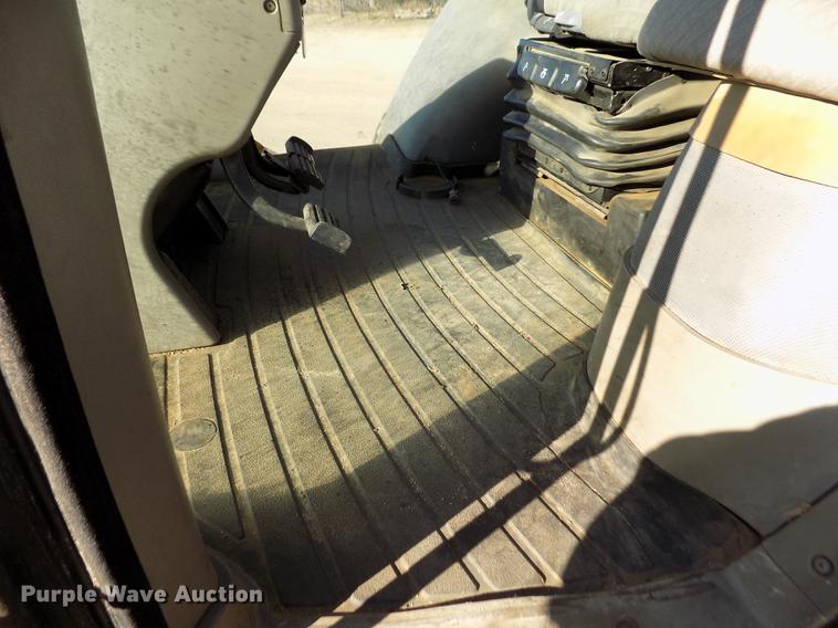 image for item FE9271 2001 Case IH MX270 Magnum MFWD tractor