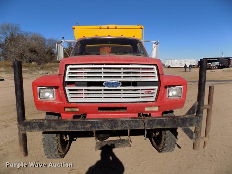 image for item FE9272 1984 Ford F700 feed mixer truck
