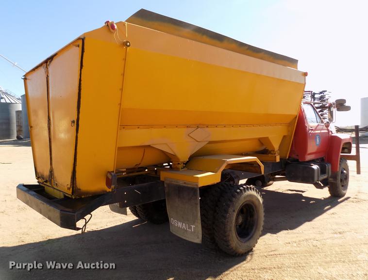 image for item FE9272 1984 Ford F700 feed mixer truck