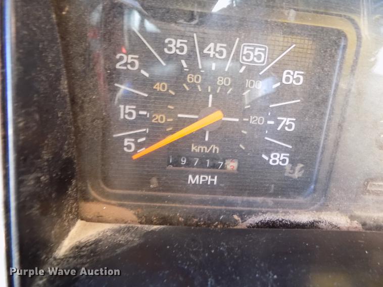 image for item FE9272 1984 Ford F700 feed mixer truck