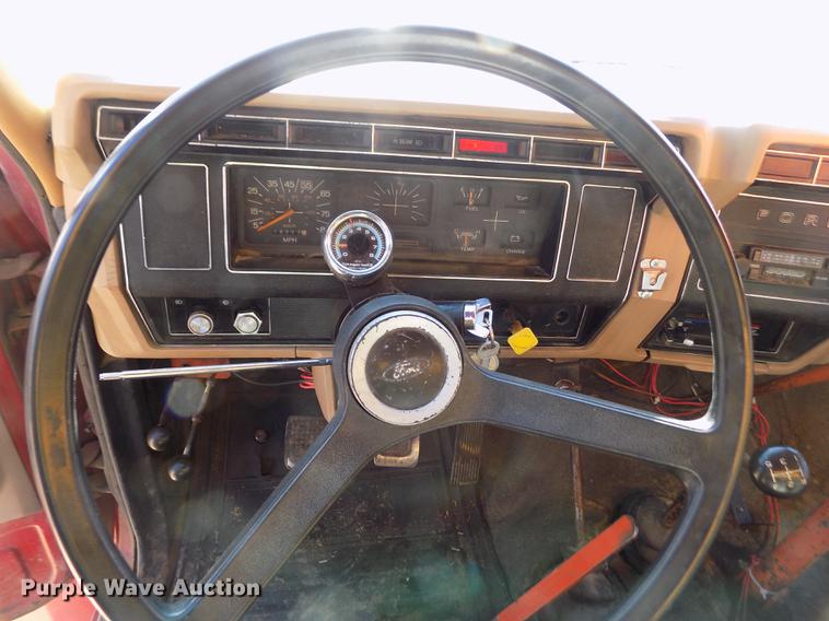 image for item FE9272 1984 Ford F700 feed mixer truck