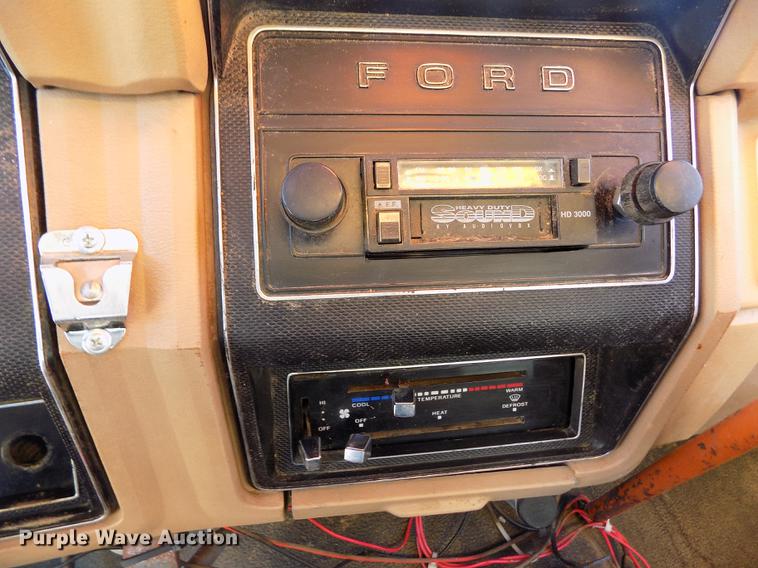 image for item FE9272 1984 Ford F700 feed mixer truck