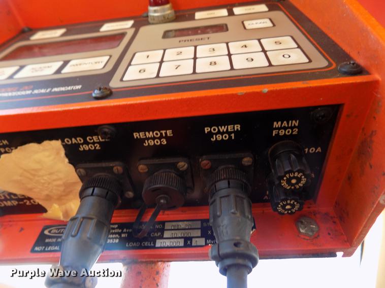 image for item FE9272 1984 Ford F700 feed mixer truck