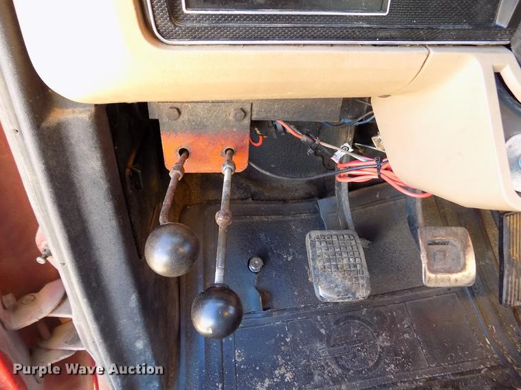 image for item FE9272 1984 Ford F700 feed mixer truck