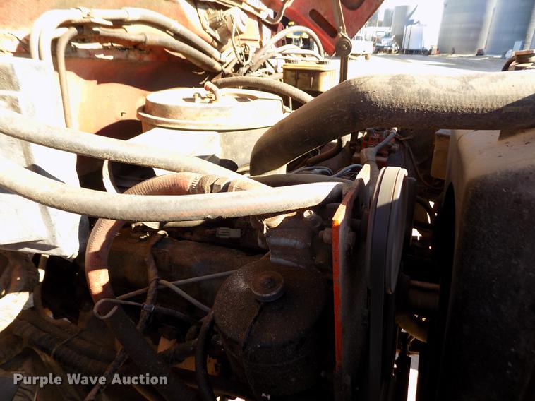 image for item FE9272 1984 Ford F700 feed mixer truck