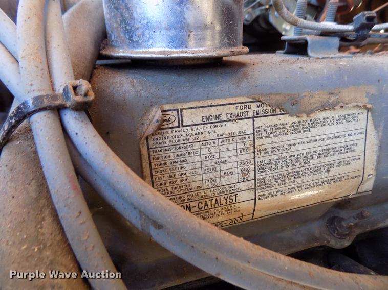 image for item FE9272 1984 Ford F700 feed mixer truck