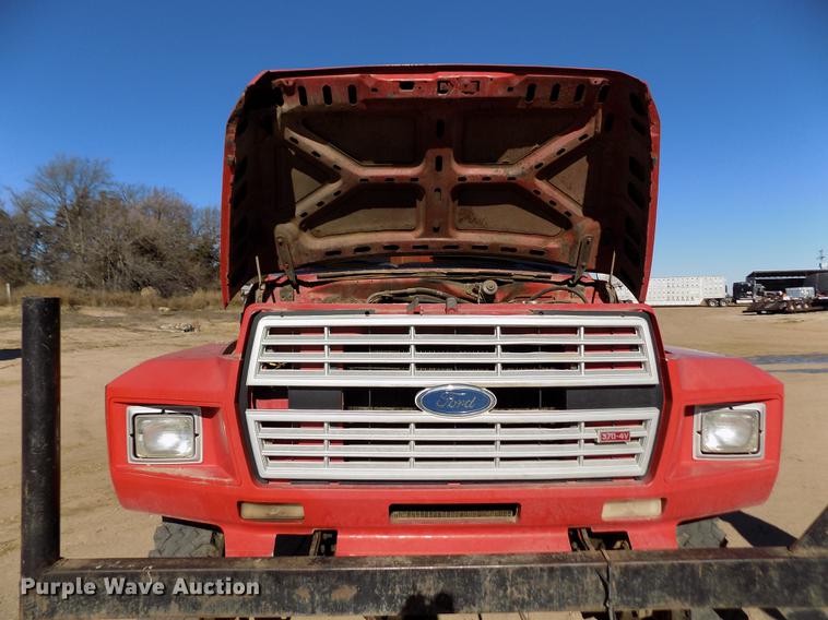 image for item FE9272 1984 Ford F700 feed mixer truck