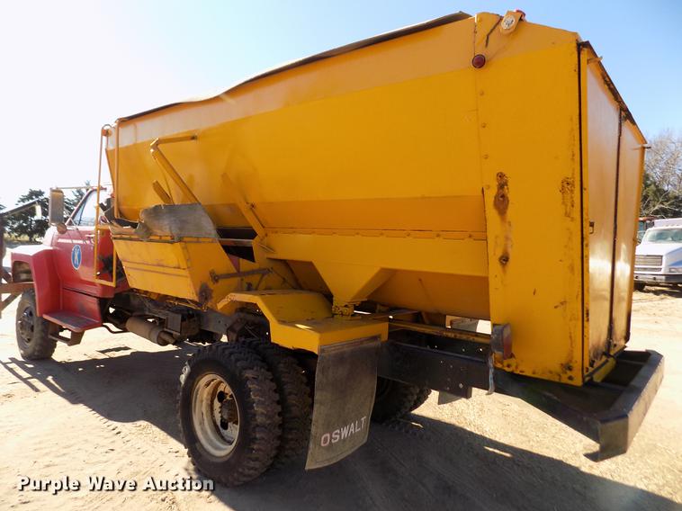 image for item FE9272 1984 Ford F700 feed mixer truck