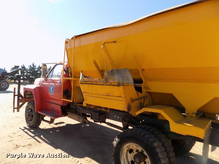 image for item FE9272 1984 Ford F700 feed mixer truck