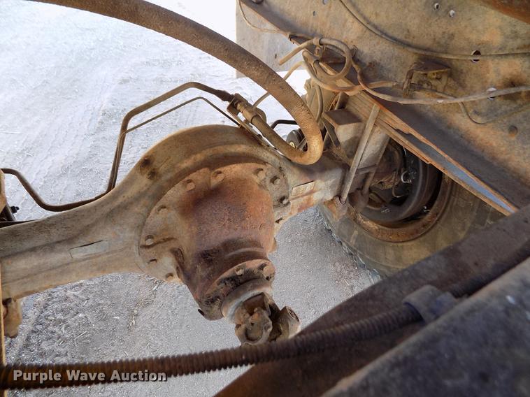 image for item FE9272 1984 Ford F700 feed mixer truck