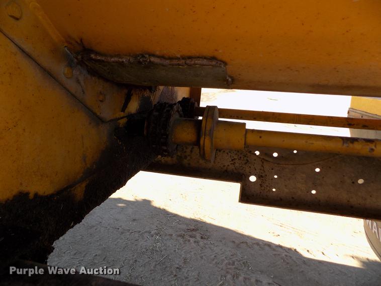 image for item FE9272 1984 Ford F700 feed mixer truck