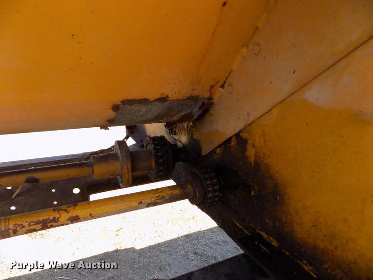 image for item FE9272 1984 Ford F700 feed mixer truck