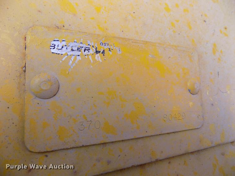 image for item FE9272 1984 Ford F700 feed mixer truck