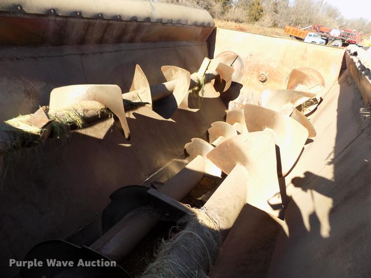 image for item FE9272 1984 Ford F700 feed mixer truck