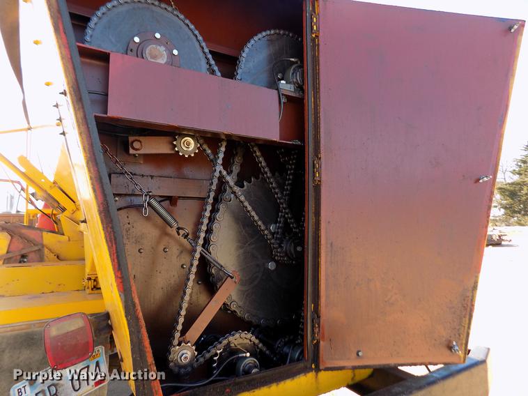 image for item FE9272 1984 Ford F700 feed mixer truck