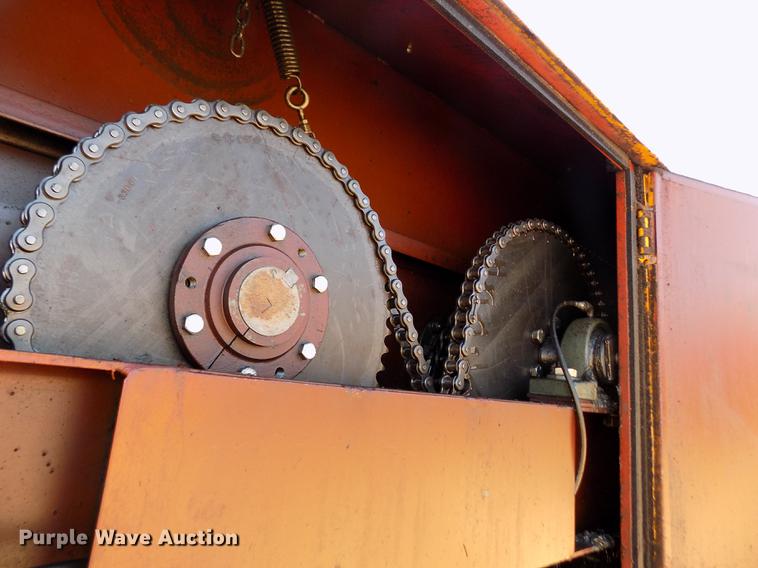 image for item FE9272 1984 Ford F700 feed mixer truck