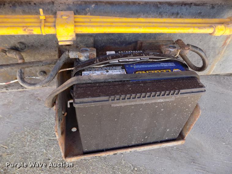 image for item FE9272 1984 Ford F700 feed mixer truck