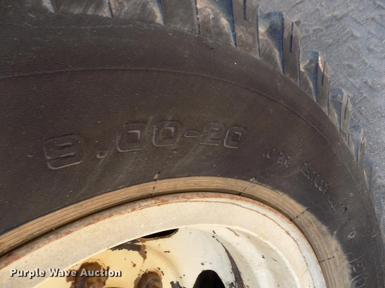 image for item FE9272 1984 Ford F700 feed mixer truck