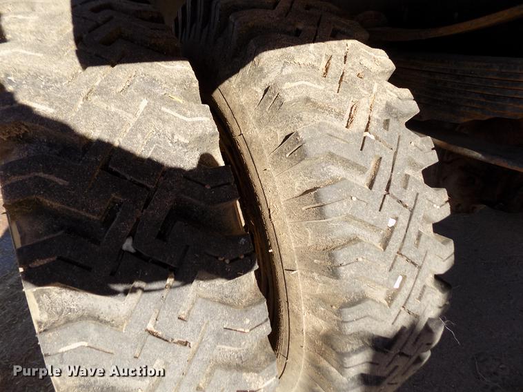 image for item FE9272 1984 Ford F700 feed mixer truck